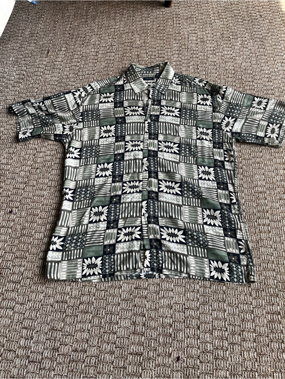 Vintage IZOD Green & Black Patterned Short-Sleeve Button-Down Shirt